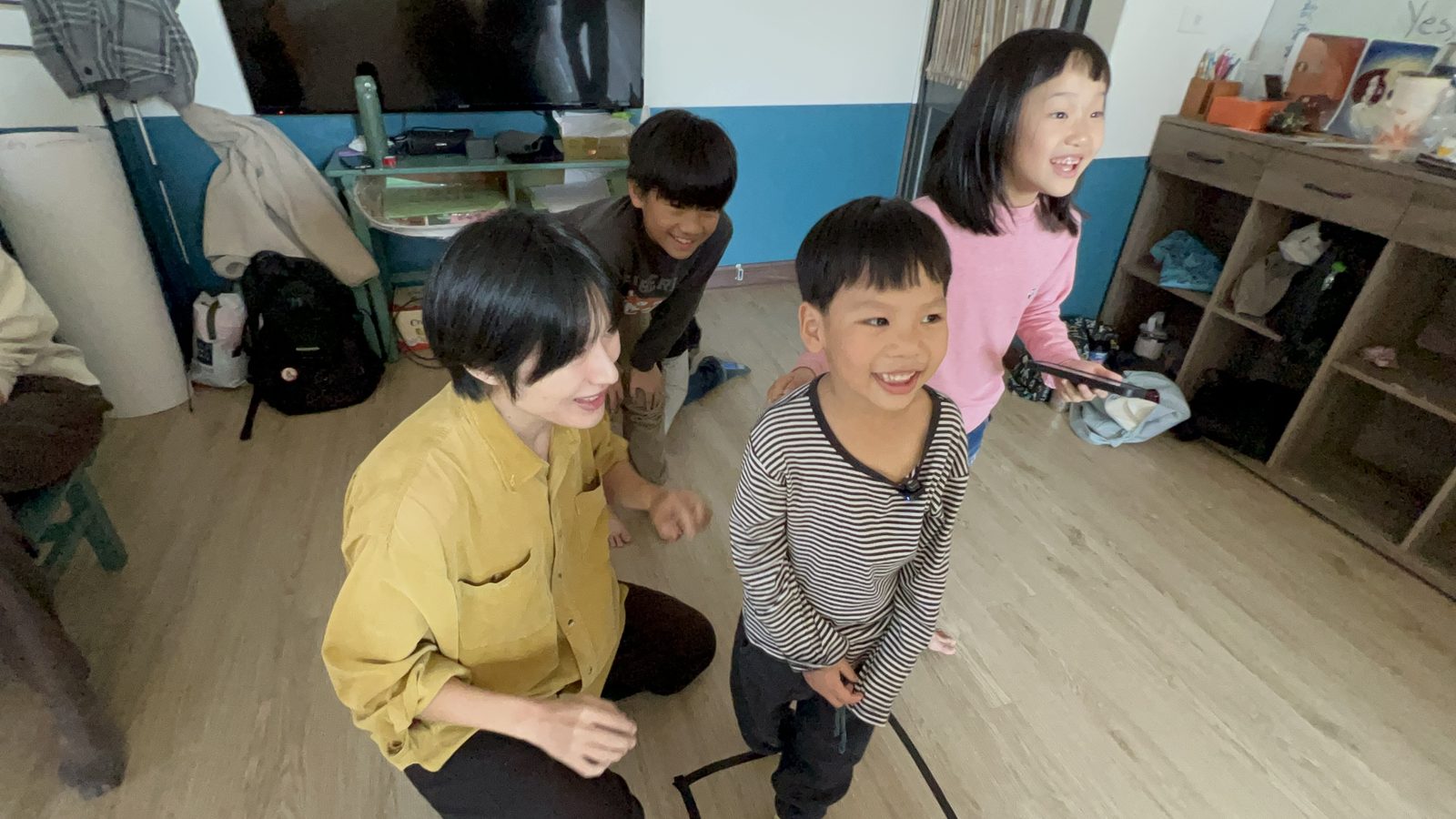灣裡長老教會對話實驗室前導活動：成人參與者圍站交流討論